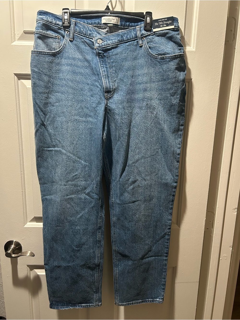 Abercrombie & Fitch Curve Love Ultra High Rise The 90’s Straight Leg Jeans 34/18